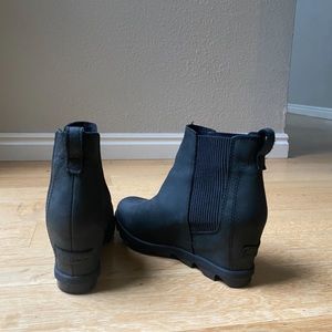 Sorel Joan of Arctic wedge black Chelsea bootie